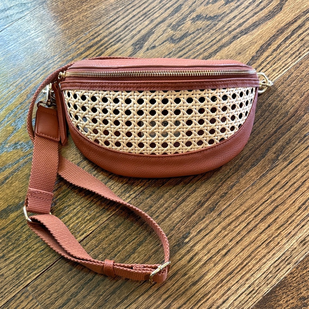Universal Thread Brown and Tan Crossbody Bag
